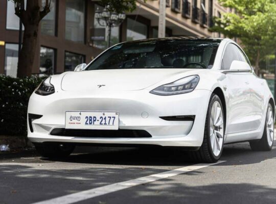 چگونه خودروهای برقی صنعت خودروسازی را تغییر می‌دهند