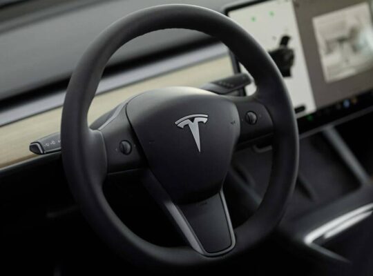 هفت افسانه در مورد خودروهای برقی که اینجا رد می‌شوند