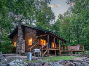 کلبه کوهستانی شیب‌دار، ۳ خوابه با شومینه و چشم‌انداز زیبا