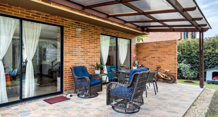 خانه ساحلی لوکس پالس برای فروش، 4 خوابه با منظره اقیانوس، استخر خصوصی و پارکینگ